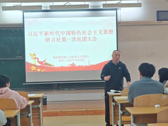 会议室里的人们
AI 生成的内容可能不正确。