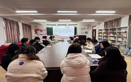 一群人在房间里
AI 生成的内容可能不正确。